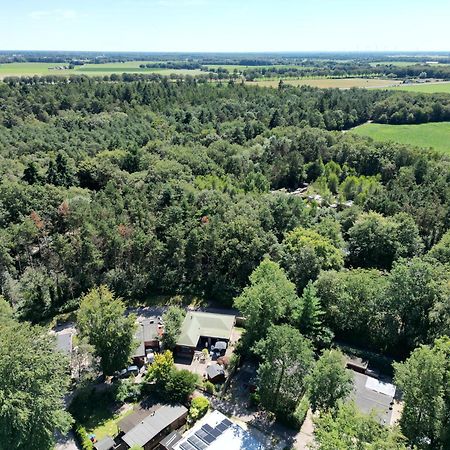 Gezellig Chalet Met 2 Slaapkamers Aan Bosrand Erm Bagian luar foto