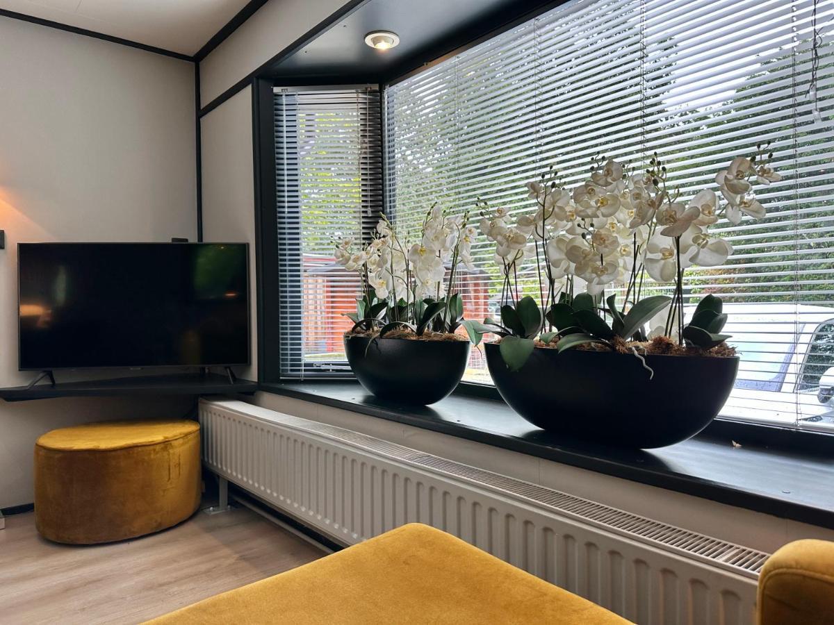 Gezellig Chalet Met 2 Slaapkamers Aan Bosrand Erm Bagian luar foto
