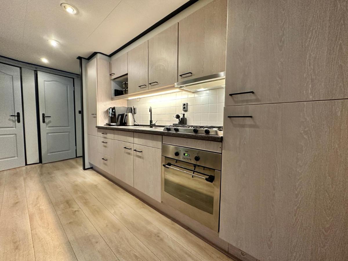 Gezellig Chalet Met 2 Slaapkamers Aan Bosrand Erm Bagian luar foto