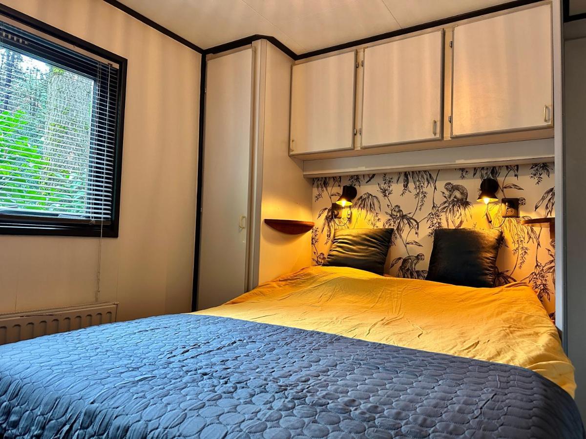 Gezellig Chalet Met 2 Slaapkamers Aan Bosrand Erm Bagian luar foto