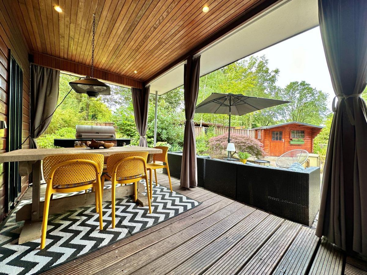 Gezellig Chalet Met 2 Slaapkamers Aan Bosrand Erm Bagian luar foto