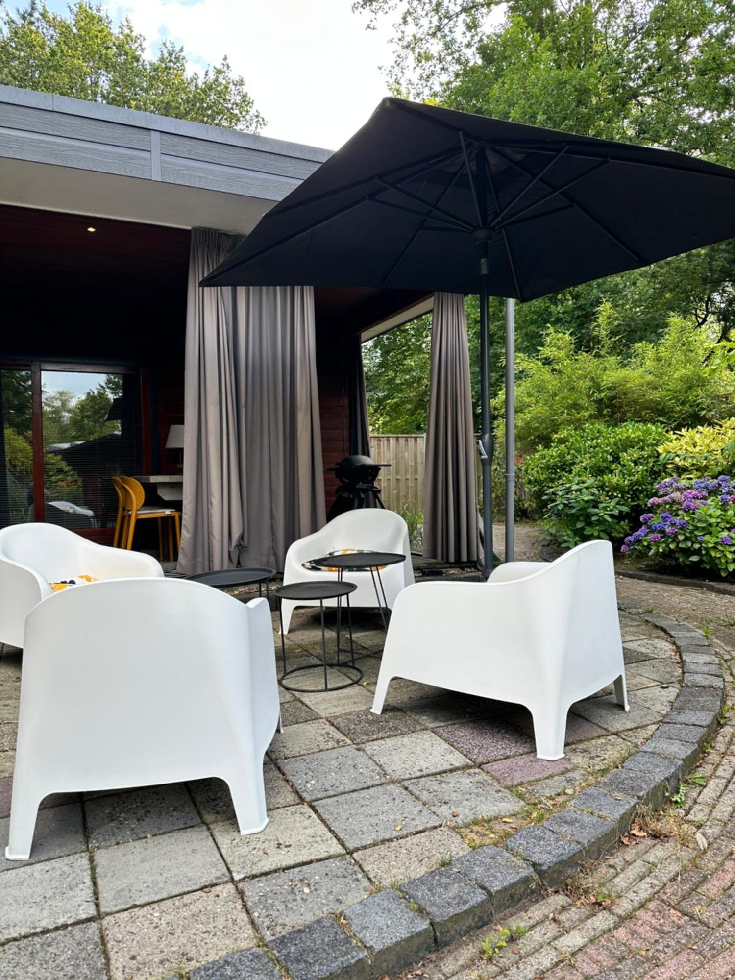 Gezellig Chalet Met 2 Slaapkamers Aan Bosrand Erm Bagian luar foto